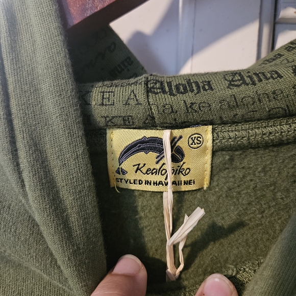 KEALOPIKO HOODIE - SIZE XS - KE ALOHA AINA PRINT - OLIVE GREEN COLOR - Picture 2 of 5